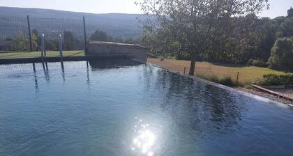Authentique maison familiale en Provence avec piscine et vue