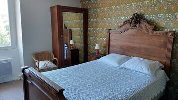 3 chambres, fer et planche Ă repasser, draps fournis