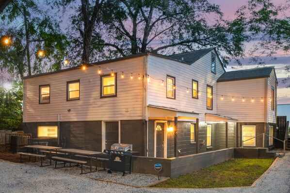 تناول الطع�ام بالخارج