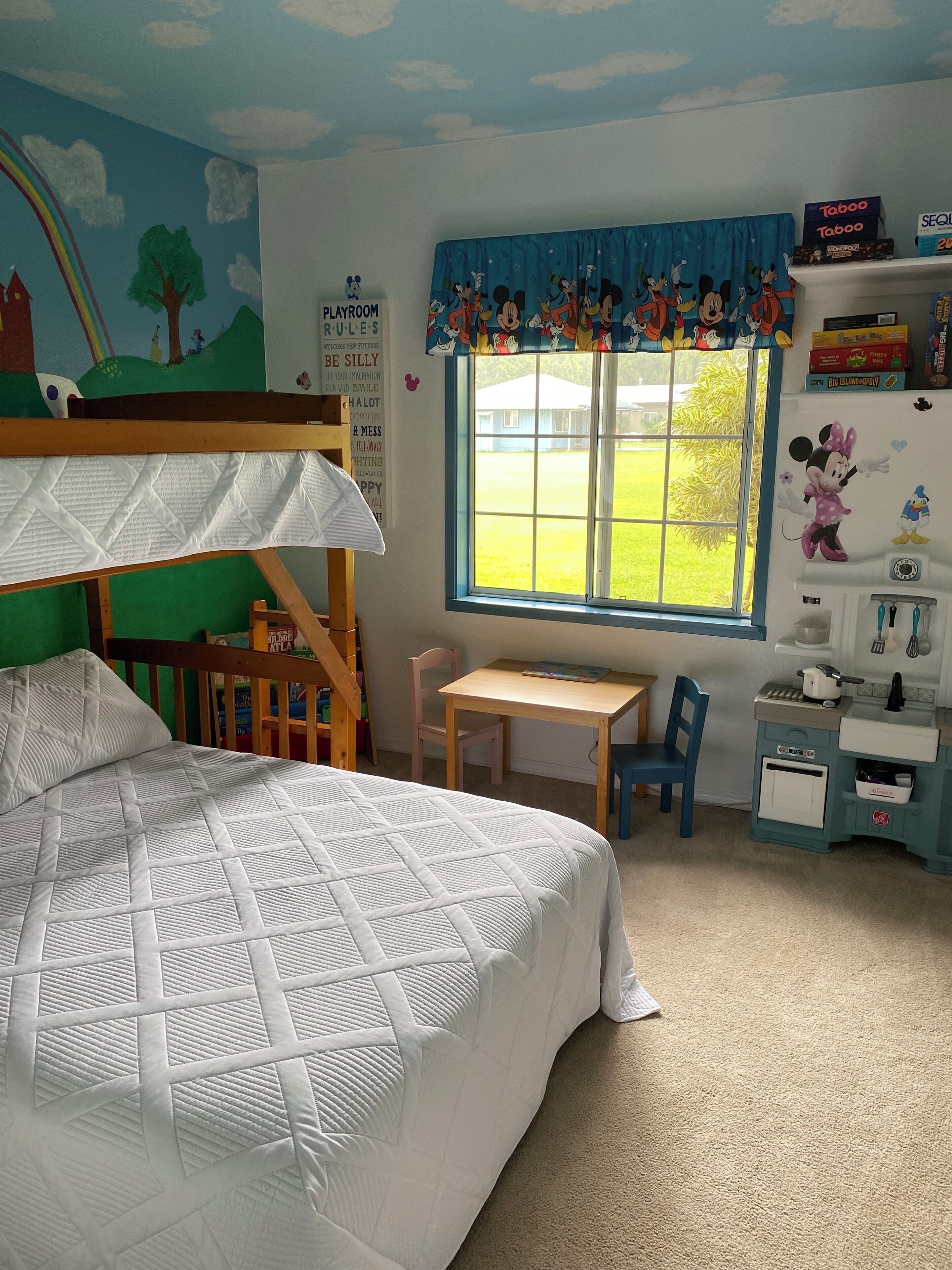 3 bedrooms, iron/ironing board, WiFi, bed sheets