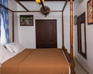 Bureau, espace de travail pour ordinateur portable