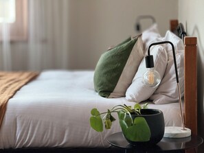 2 bedrooms, iron/ironing board, free WiFi, bed sheets - Large, 2 BR stable conversion (circa 1874) tucked in the heart of old town. 🍃 (Echuca)