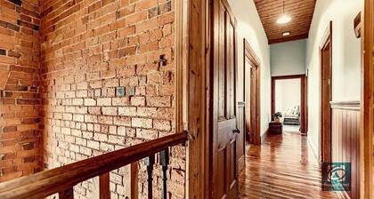 Large, 2 BR stable conversion (circa 1874) tucked in the heart of old town. 🍃