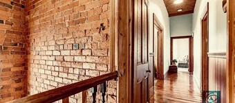 Large, 2 BR stable conversion (circa 1874) tucked in the heart of old town. 🍃