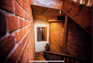 Interior - Large, 2 BR stable conversion (circa 1874) tucked in the heart of old town. 🍃 (Echuca)