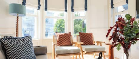 Apartment | Living area | TV