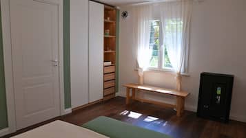 1 bedroom, desk, iron/ironing board, WiFi