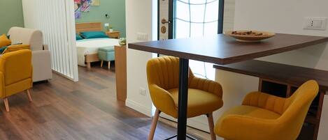 1 chambre, bureau, fer et planche à repasser, Wi-Fi