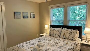 2 bedrooms, iron/ironing board, WiFi, bed sheets