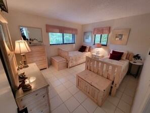 2 Schlafzimmer, Schreibtisch, Bügeleisen/Bügelbrett, WLAN