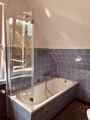 Bathroom - B53 ITeams I 5 rooms I P I 1.5 bathroom (Mettingen)