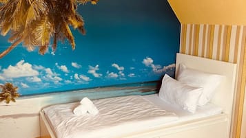 5 quartos, escrivaninha, ferros/tábuas de passar roupa