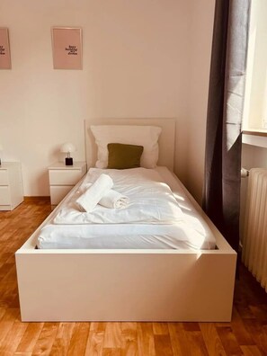 Iron/ironing board, free WiFi, bed sheets