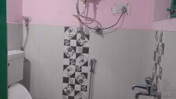 Shower, towels, soap, shampoo