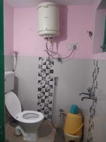 Shower, towels, soap, shampoo