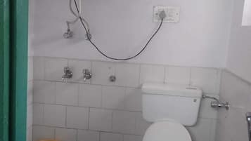 Ducha, toallas, jabón, shampoo