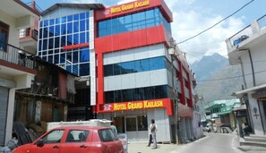 Front of property - Hotel Grand Kailash (Joshimath)