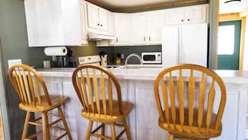 冰箱、微波炉、烤箱、炉灶