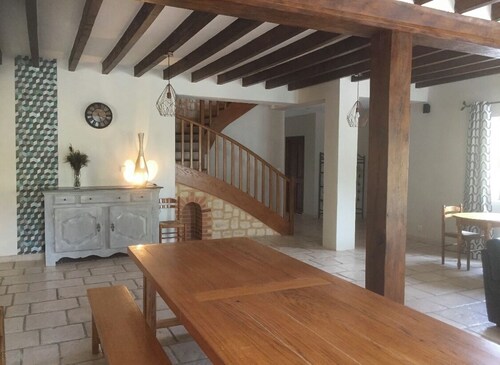 Maison spacieuse avec piscine et spa