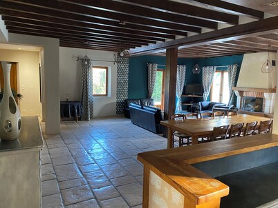 Spacious house with pool and spa