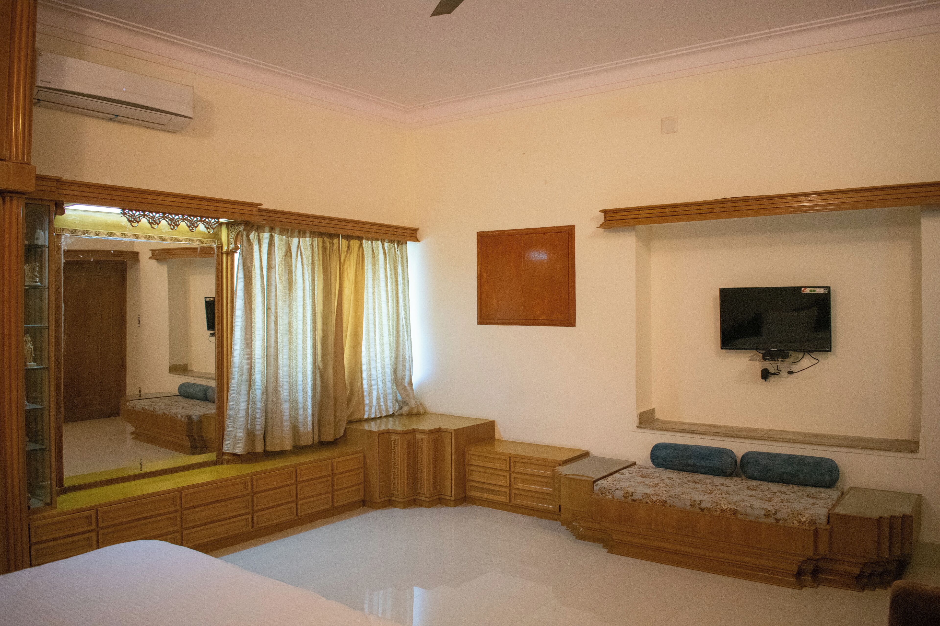 Superior Double Room | Desk, free WiFi, wheelchair access