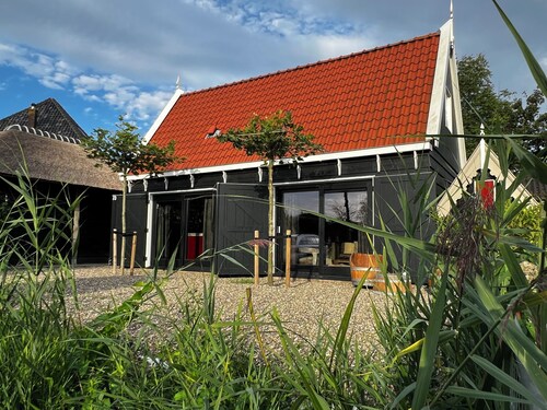 Luxury Farmhouse Cottage With Home Cinema Next to Amsterdam and Volendam