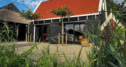 Luxury Farmhouse Cottage With Home Cinema Next to Amsterdam and Volendam