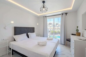 2 habitaciones, tabla de planchar con plancha, cuna de viaje y wifi 