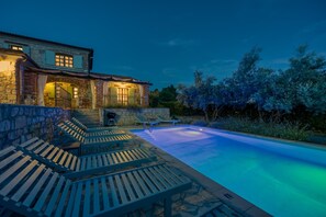 Villa, Smoking | 4 bedrooms, Internet