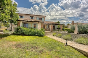 4 bedrooms, Internet - Vila Aryana With Pool (Sveti Lovrec)