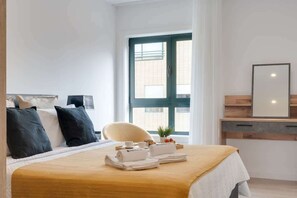 1 bedroom, iron/ironing board, travel cot, WiFi - Bright Seaside Flat by HostWise (Póvoa de Varzim)