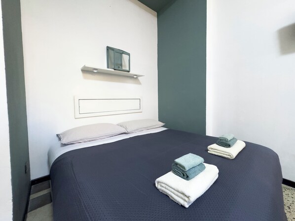 1 bedroom, iron/ironing board, travel cot, WiFi