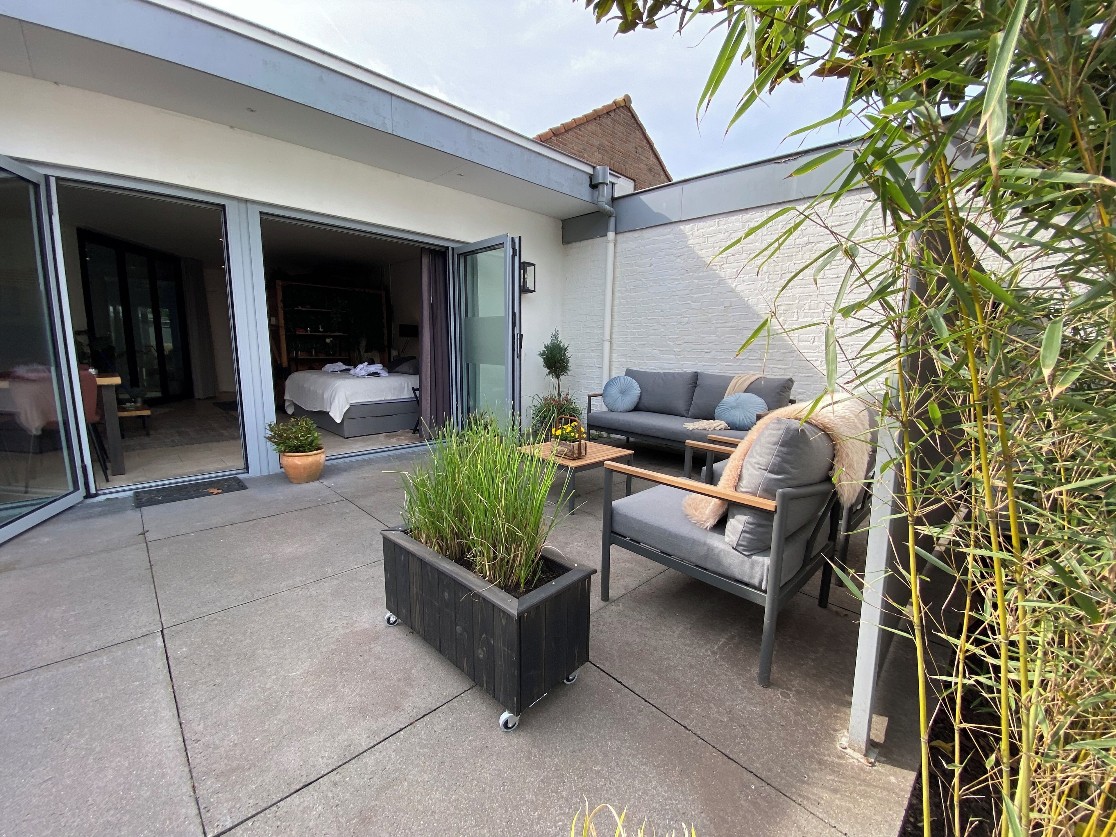 Deluxe bungalow, privézwembad, uitzicht op tuin | Terras