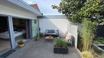 Bungalow Deluxe, piscine privée, vue jardin | Terrasse/Patio