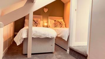 3 makuuhuonetta, silitysrauta/-lauta, vauvan matkasänky, Wi-Fi