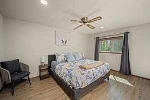 3 bedrooms, iron/ironing board, WiFi, bed sheets