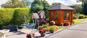 Fox's Lair Farmhouse for Panoramic Views