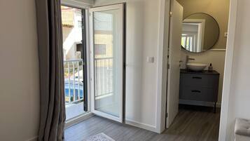 House, Vineyard View