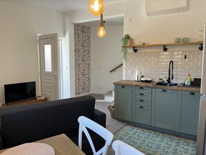 Casa, vista para o vinhedo | Opções para refeição no quarto