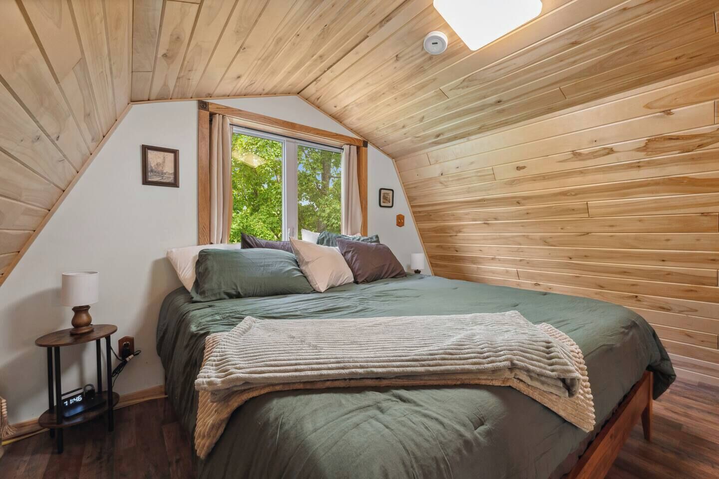 Fer et planche à repasser, Wi-Fi gratuit, draps fournis