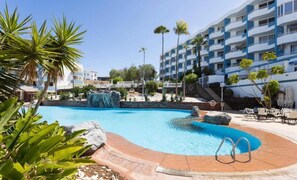 Outdoor pool - Beautiful and modern loft (CN)