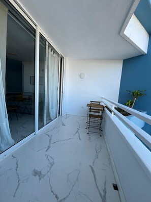 Outdoor dining - Beautiful and modern loft (CN)