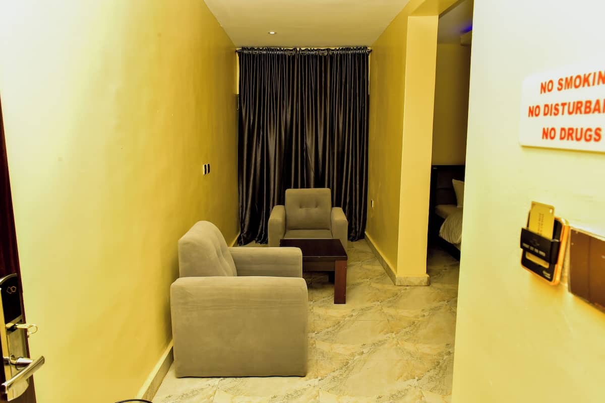 Habitación doble ejecutiva, 1 cama King size, vista a la ciudad | 1 habitación, insonorización, wifi gratis y ropa de cama