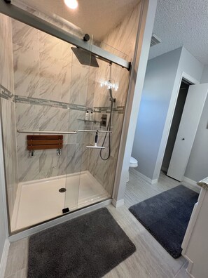 Hair dryer, towels - Sunny 3BR Florida retreat with private lanai and open-concept living near golf and dining. (The Villages)