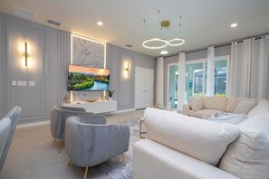 TV, DVD player, stereo, offices - Stunning 7Bd Pool Jacuzzi near Disney Resort 16217 (Clermont)