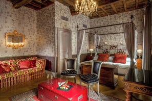 Junior Double Room | In-room safe, desk, free WiFi - The Inn at the Roman Forum Elegant Collection - The Roman Forum Lodging. (Rome)