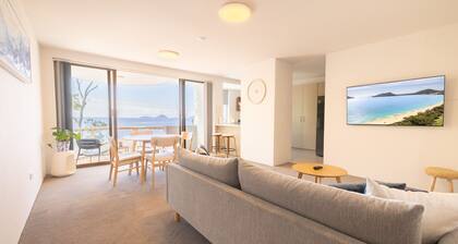 The Point 13, 5-7 Mitchell St - stunning water views, complex pool and WiFi