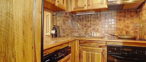 Kühlschrank, Mikrowelle, Ofen, Geschirrspüler