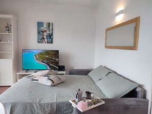 1 bedroom, WiFi, bed sheets - Relax House On Lake Como, lake view, terrace, garden, wi fi (Colico Piano)