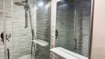 Romantic Double Room | Bathroom | Shower, free toiletries, hair dryer, towels